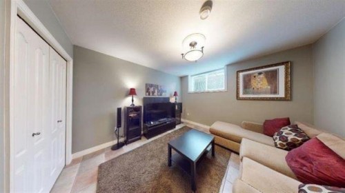 467 Kings Road W, North Vancouver, BC 