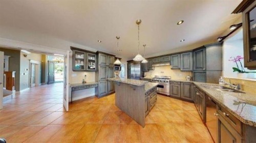 467 Kings Road W, North Vancouver, BC 