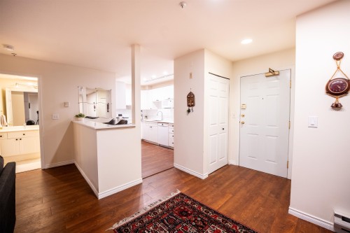 207-128 8Th Street W, North Vancouver, BC 