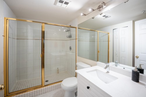 207-128 8Th Street W, North Vancouver, BC 