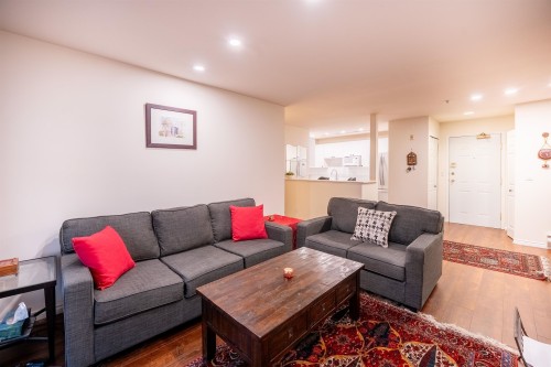 207-128 8Th Street W, North Vancouver, BC 