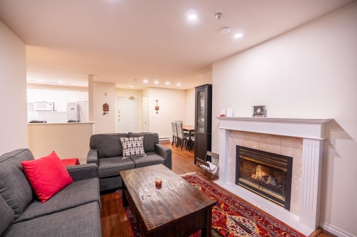 207-128 8Th Street W, North Vancouver, BC 