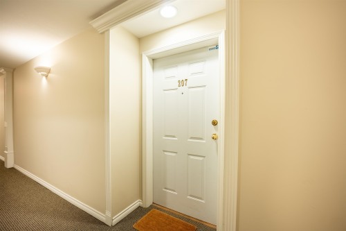 207-128 8Th Street W, North Vancouver, BC 