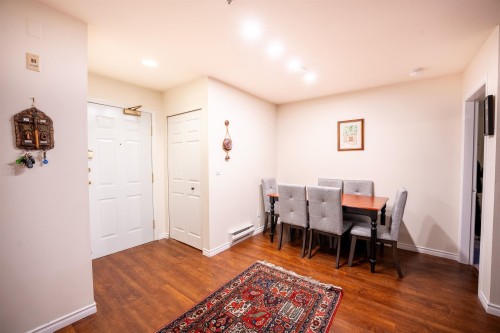 207-128 8Th Street W, North Vancouver, BC 