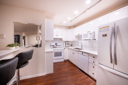 207-128 8Th Street W, North Vancouver, BC 