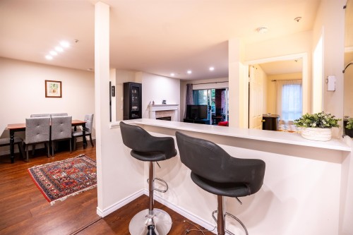 207-128 8Th Street W, North Vancouver, BC 