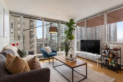 609-1325 Rolston Street  Vancouver, BC V6B 0M2