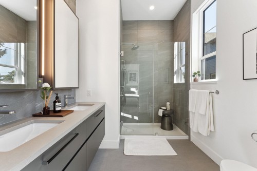 21-10188 No. 1 Road, Richmond, BC 