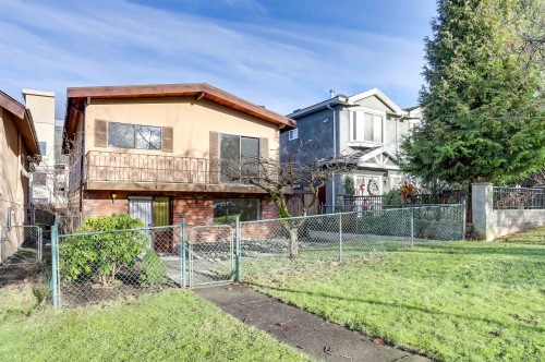 2579 Pender Street E, Vancouver, BC 