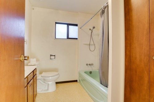 2579 Pender Street E, Vancouver, BC 