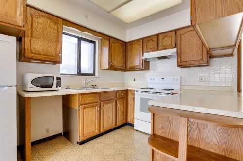 2579 Pender Street E, Vancouver, BC 