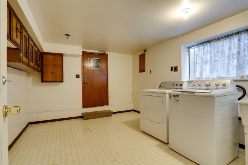 2579 Pender Street E, Vancouver, BC 