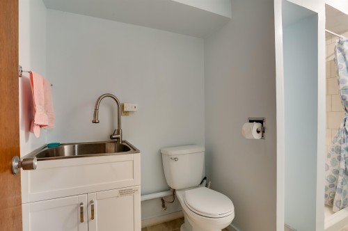 2579 Pender Street E, Vancouver, BC 