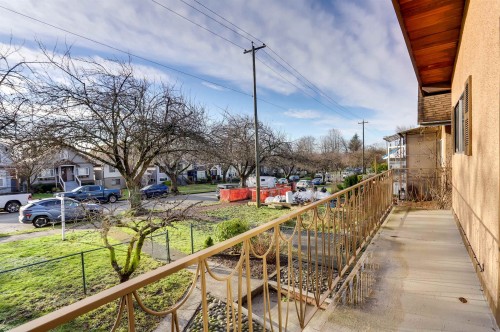 2579 Pender Street E, Vancouver, BC 