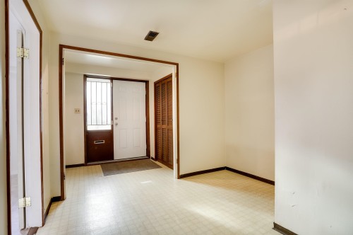 2579 Pender Street E, Vancouver, BC 