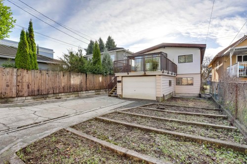 2579 Pender Street E, Vancouver, BC 