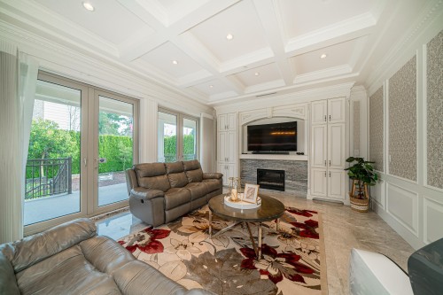 6708 Yew Street, Vancouver, BC 