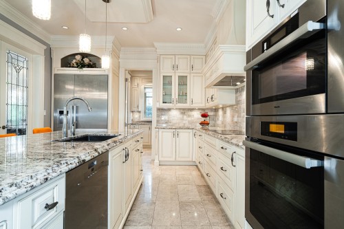 6708 Yew Street, Vancouver, BC 