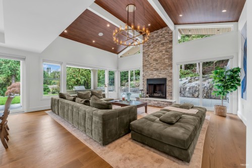 565 Robin Hood Road, West Vancouver, BC 