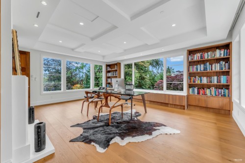 565 Robin Hood Road, West Vancouver, BC 