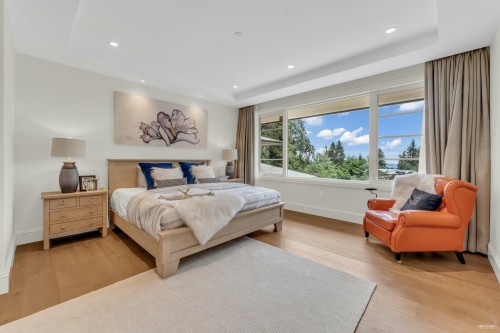 565 Robin Hood Road, West Vancouver, BC 