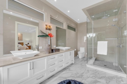 565 Robin Hood Road, West Vancouver, BC 