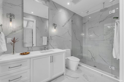 565 Robin Hood Road, West Vancouver, BC 