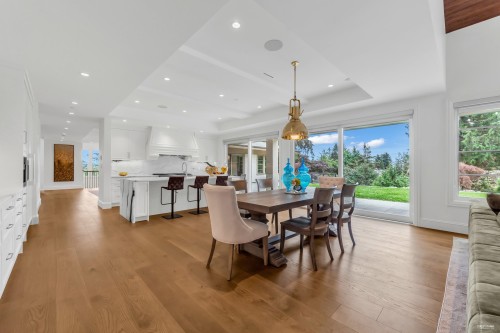 565 Robin Hood Road, West Vancouver, BC 