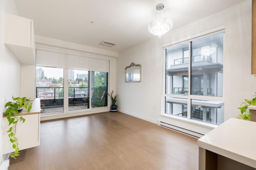 523-7599 15Th Street, Burnaby, BC 