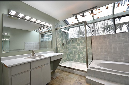 1092 Corona Crescent, Coquitlam, BC 