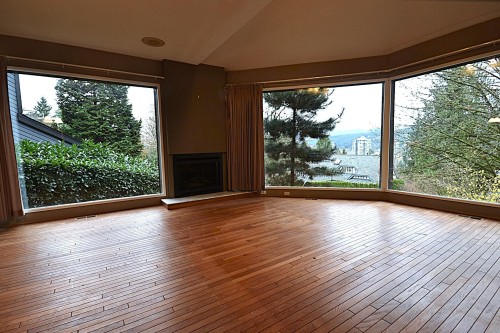 1092 Corona Crescent, Coquitlam, BC 