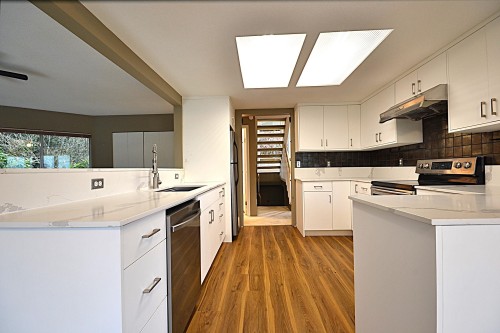 1092 Corona Crescent, Coquitlam, BC 