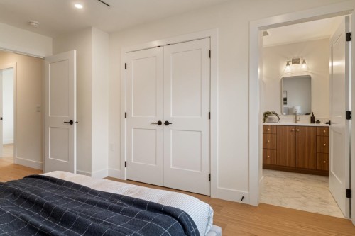 2049 4Th Avenue E, Vancouver, BC 