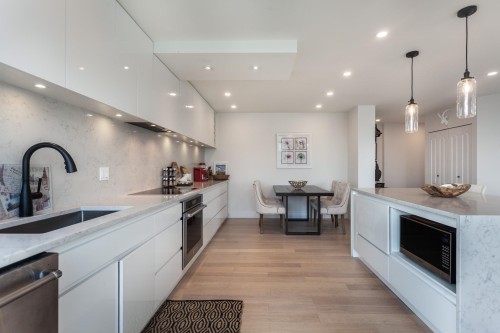 Ph1-140 14Th Street E, North Vancouver, BC 