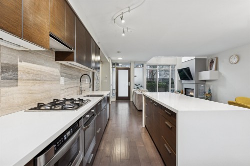 863 Richards Street, Vancouver, BC 