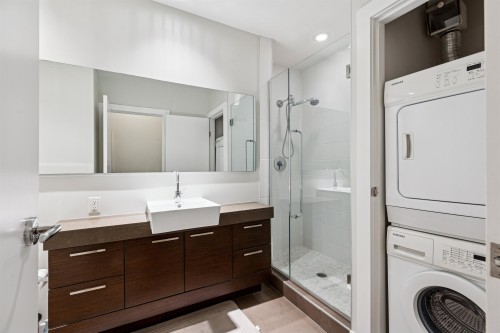 863 Richards Street, Vancouver, BC 