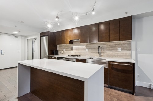 863 Richards Street, Vancouver, BC 