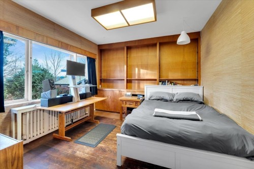 360 Keith Road, West Vancouver, BC 