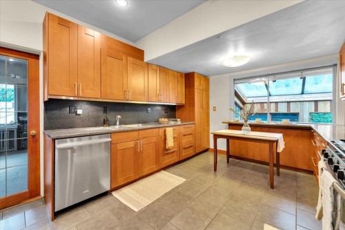 360 Keith Road, West Vancouver, BC 