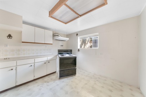 2285 Viewlynn Drive, North Vancouver, BC 