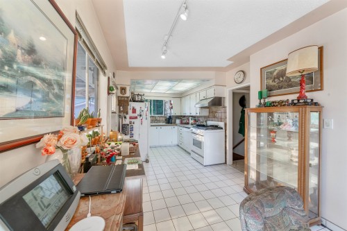 2285 Viewlynn Drive, North Vancouver, BC 