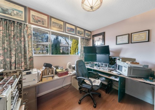 2285 Viewlynn Drive, North Vancouver, BC 