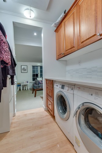 6431 Rosebery Avenue, West Vancouver, BC 