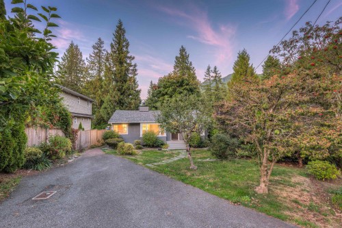 6431 Rosebery Avenue, West Vancouver, BC 