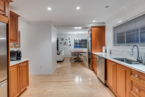 6431 Rosebery Avenue, West Vancouver, BC 