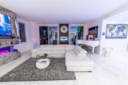 PH-199 Drake Street  Vancouver, BC V6Z 2Y8