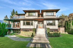 1031 Inglewood Avenue  West Vancouver, BC V7T 1Y1