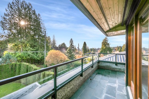 1031 Inglewood Avenue, West Vancouver, BC 