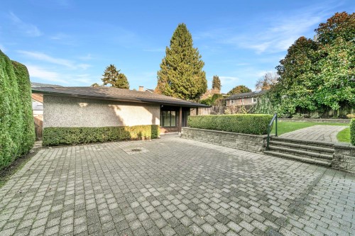 1031 Inglewood Avenue, West Vancouver, BC 