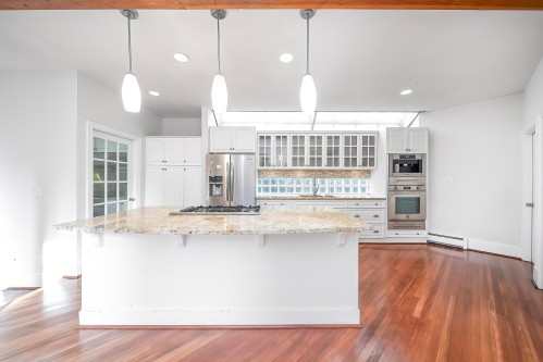 992 3Rd Street, West Vancouver, BC 